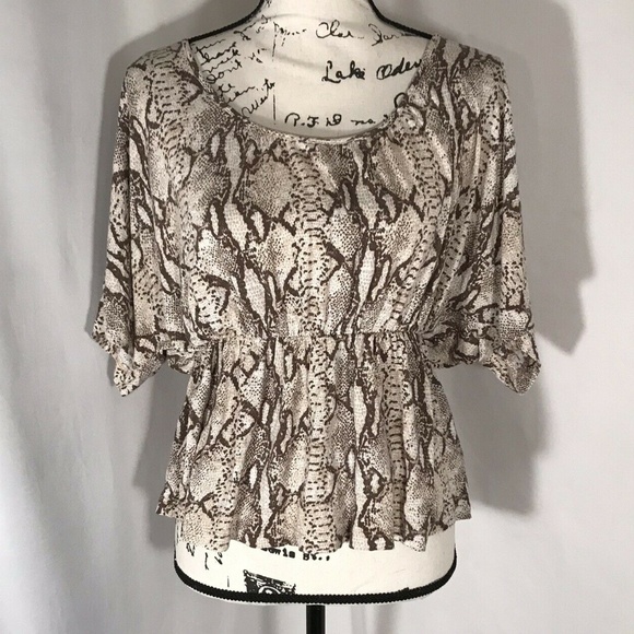 H&M Tops - 🍉 3 For $25 🍉 H&M Key Hole Back Blouse M